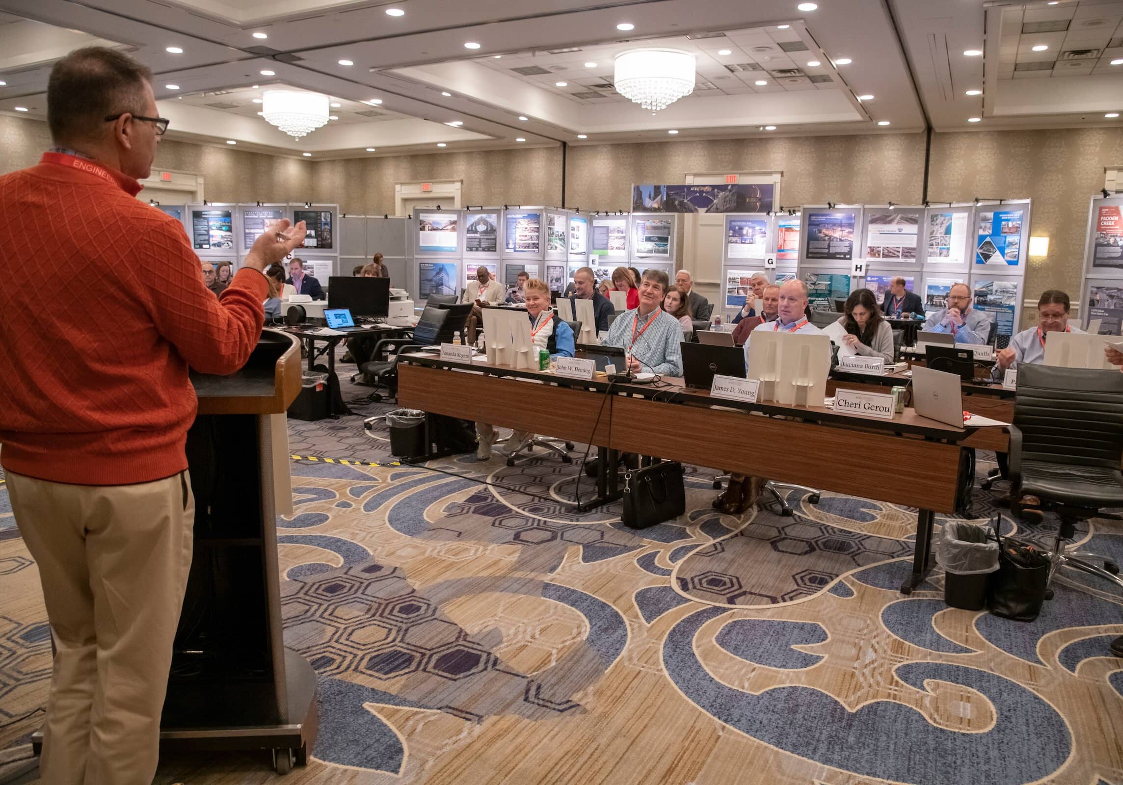 ACEC8857-1083 speaker in front of audiences during an ACEC Event