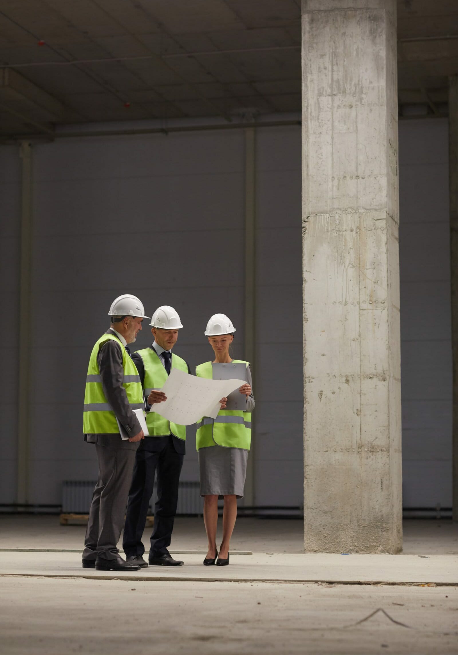 Vertical,Full,Length,Portrait,Of,Business,People,Wearing,Hardhats,And Vertical,Full,Length,Portrait,Of,Business,People,Wearing,Hardhats,And